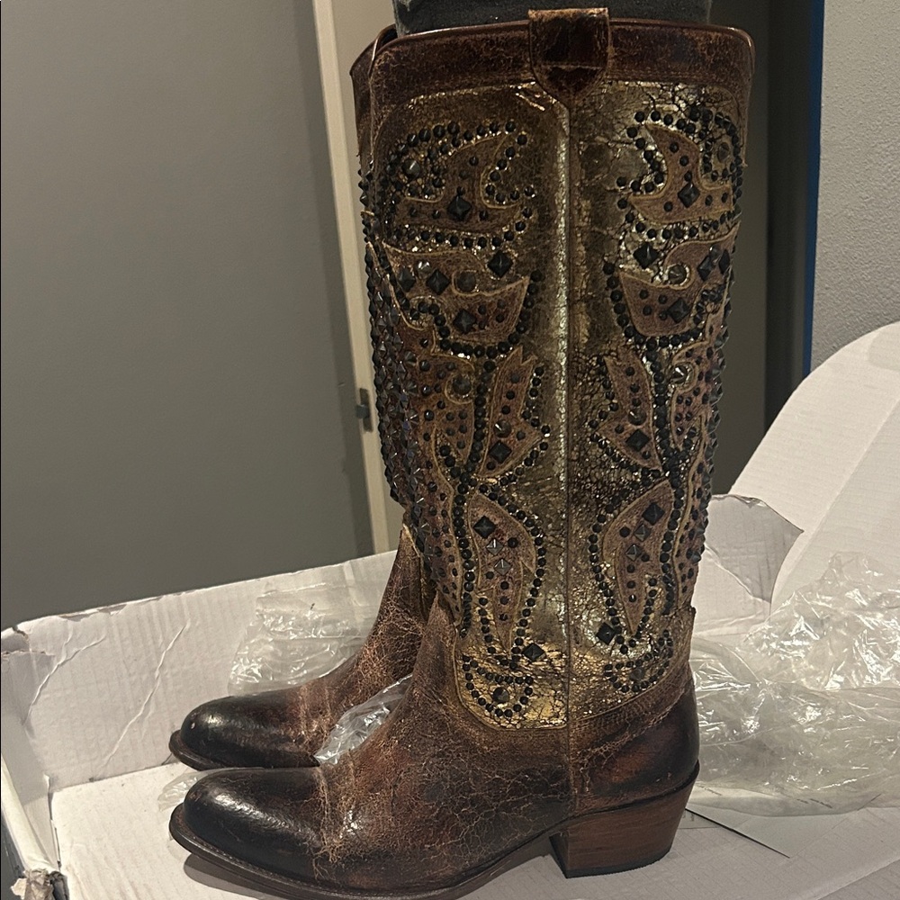 Frye Brown Leather Western Boots with Gold Stud Detail - Picture 3 of 3